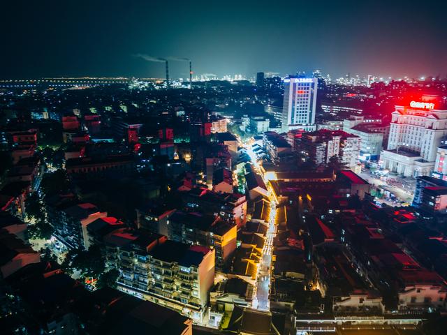 夜泊倒扒狮：在青石巷里打捞六百月光