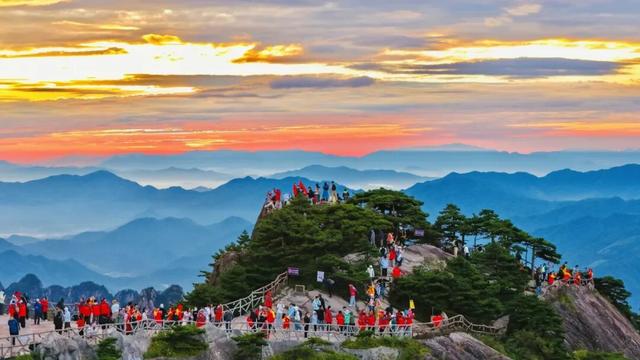 黄山绝美日出日落刷屏的背后，藏着一个错峰的黄金九月
