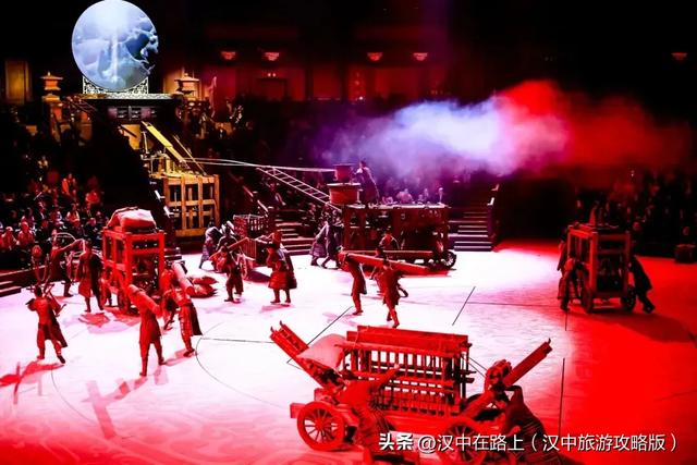 汉中这场演出铁花炸裂、孔明灯漫天，好看好玩还出片！