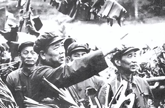 毛主席坚决不让北京卫戍区司令吴忠，兼任北京军区副司令，为何？