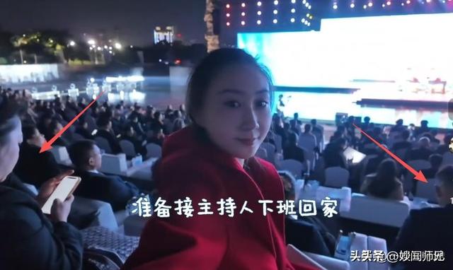 水均益泉州给女儿带娃	，与前妻18年后再同框，主动搭话对方却不理