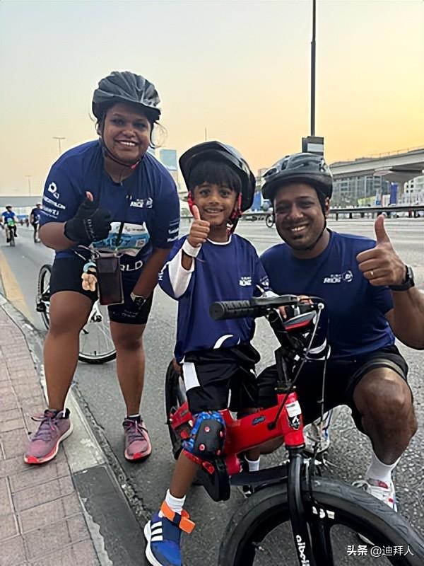 2025迪拜骑行活动 | 四万骑手将谢赫扎耶德路变成了“骑行天堂”