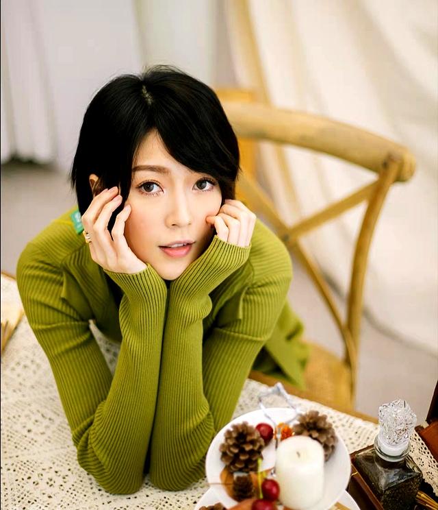 16岁已是“人间尤物”，4年换20个男人，如今收心做人妻风韵犹存