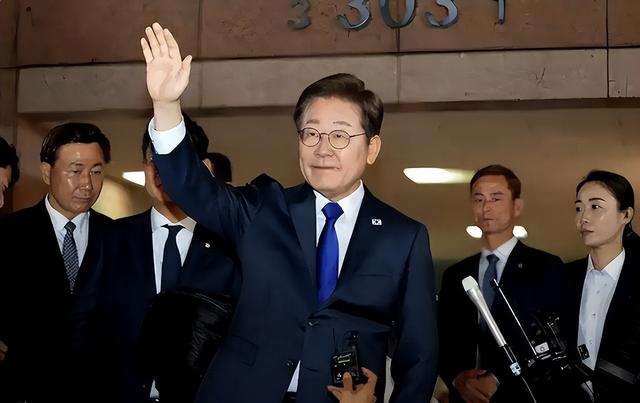 吃完了酒席，李在明启程离京	，分别前终于对华改口，一个时代告终