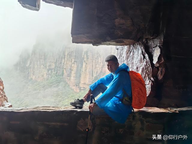 南太行D5万仙山景区郭亮村挂壁公路