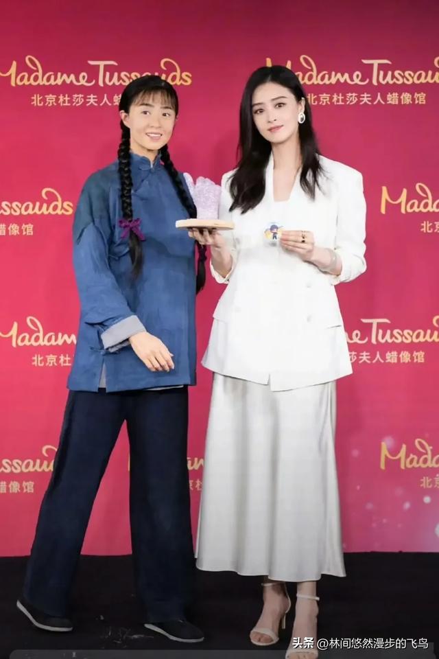 蒋欣的蜡像，应该是所有明星里最不像的了，但是本人魅力不减啊