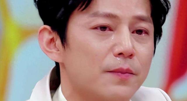 世上没后悔药？无妻无子、与保姆相伴的何炅，走上了另外一条道路