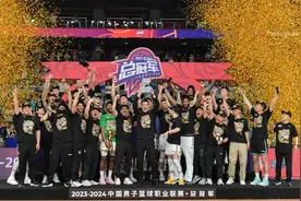 辽宁男篮横扫新疆男篮 队史首次夺得“三连冠”：辽篮 成就王朝图片