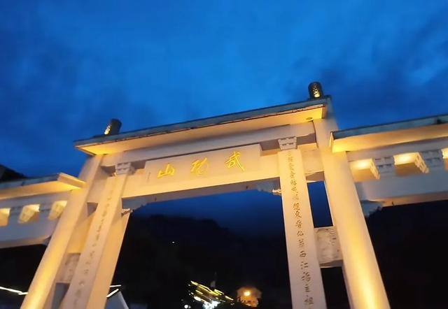 去了一趟江西武功山旅游,发了朋友圈,以为有人点赞,结果尴尬了