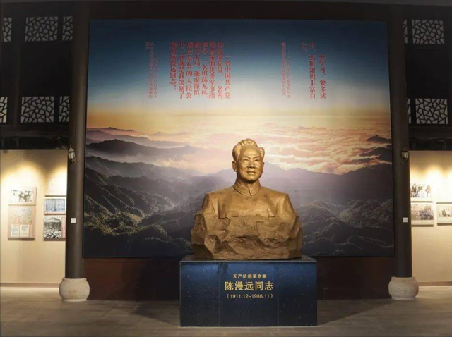 他曾担任广西省委书记，将上将军衔让给韦国清，后却调任大学校长