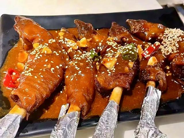 去广西旅游,我发现了一个地方,这个地方的美食真的好吃,还实惠