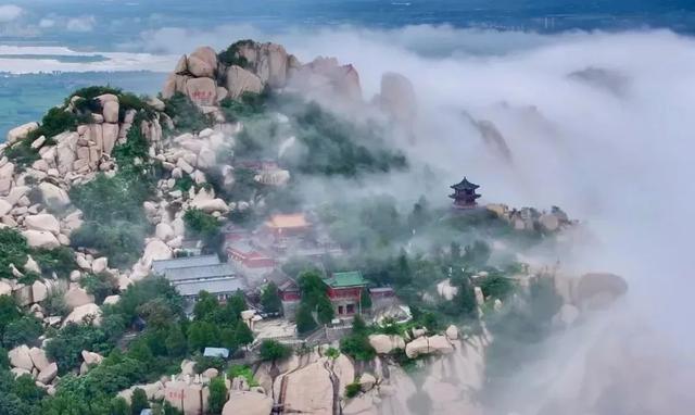 各位旅客，前方到站，济宁站！