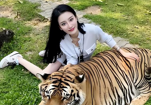 六小龄童愁嫁34岁女儿，看到真容后，男网友惊呼：“这谁敢娶”？