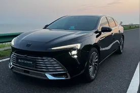 别克君越掀桌子了？图片