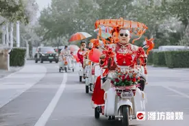 独特的婚礼，电动三轮当婚车~图片