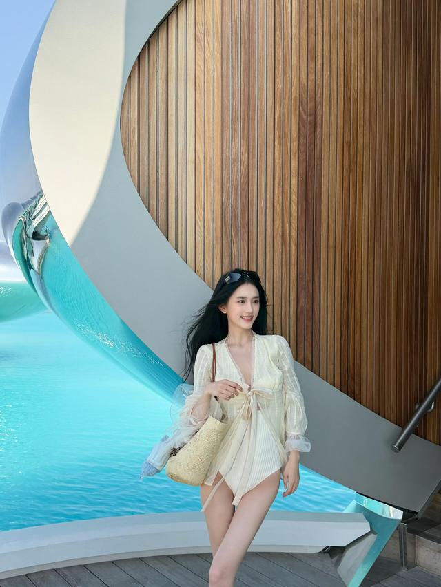 潘敏太喜欢穿比基尼了，主要是身材真迷人