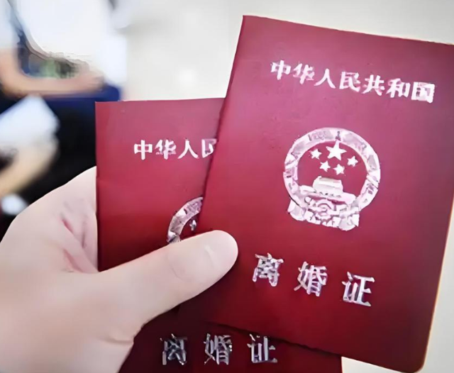 湖南男子得知13岁儿子非亲生，假装不知道，又跑去让妻子生二胎