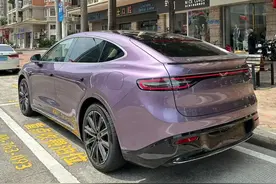 24.98万的新问界M7和智界R7缺点驾驶感全面对比，谁更值得购买?图片