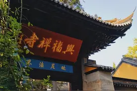 清晨入古寺之后，他题诗留下一联千古名句和两个成语，他是谁呢图片