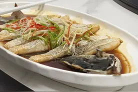 后悔没有早点发现！新疆博斯腾湖豪华全鱼宴，每款都轻松拿捏我的胃图片