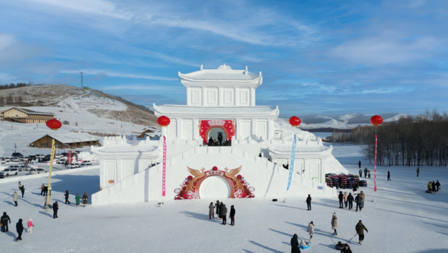 呼伦贝尔市第七届冰雪日暨牙克石凤凰山冰糖葫芦冰雪艺术季系列活动盛大启幕！