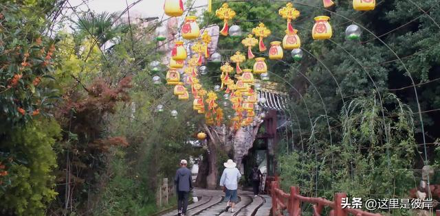 乘旅游专线游丽江的观音峡