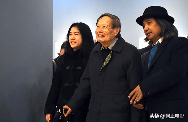 杨振宁家庭情况曝光：三个儿女无人继承物理学，与翁帆关系也很好