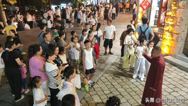 台儿庄古城夜游人气旺 运河文化焕发新活力