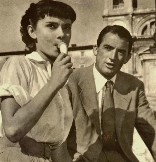 经典浪漫爱情电影《罗马假日》，情侣一起观看，体验当初的纯爱