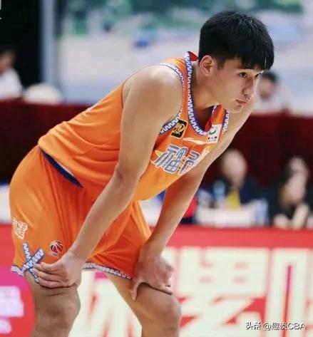 截止8月1日:CBA所有球队球员签约情况汇总。(广东签约NBA后卫)