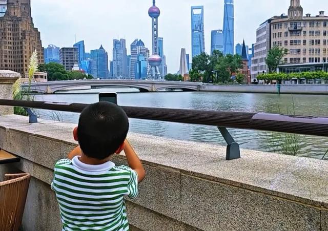 来上海就不可错过苏州河，这里的风景极具大上海味道，来看看！
