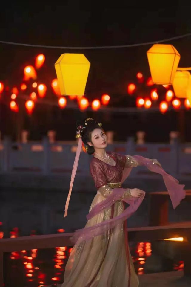 秋意灞陵桥 | 汉服半价游！这份心意等您来签收~