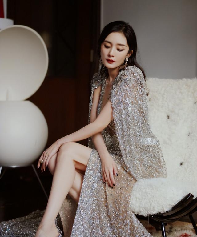 离婚7年，39岁杨幂高调宣布喜讯，刘恺威终为自己的错误买了单！