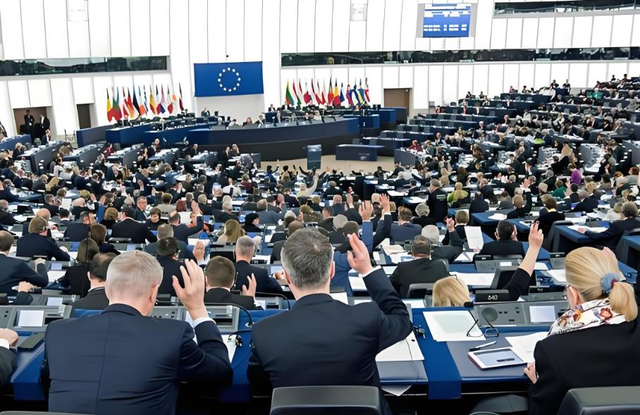 北约渲染大战将至，德防长直指剧本虚假，欧盟援乌计划陷入分裂