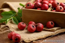 几枚山楂煮水代茶饮，低成本高效率，肺结节患者还不行动起来吗？图片