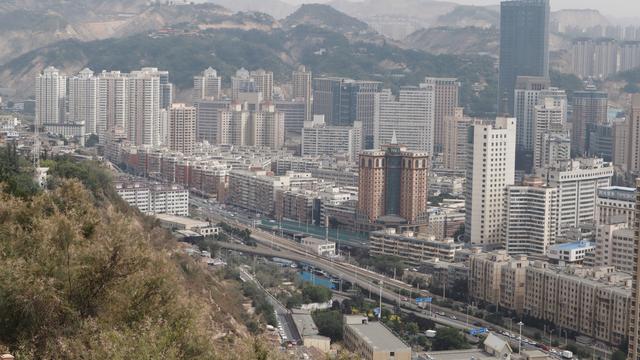 兰州最火的“兰哈顿”山城景，免费高空玻璃栈道，俯瞰全城景观
