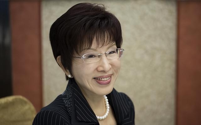 国民党主席选举杀出“黑马”，洪秀柱一锤定音，统一势在必行