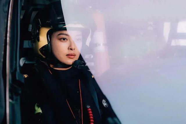 辛芷蕾威尼斯封后背后