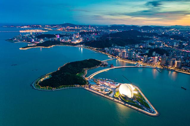广东和海南两大最火海滨城市：珠海热度飙升硬刚三亚，实力太猛！