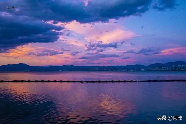 秋风渐起天气转凉，没事千万别来洱海边瞎逛，因为会被美哭的