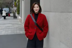 学会红色+黑色，高级感的穿搭轻松穿出来！图片