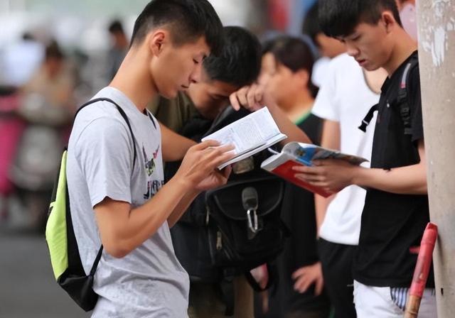 大学毕业后才发现，“文科生”和“理科生”的差距，不只是工资