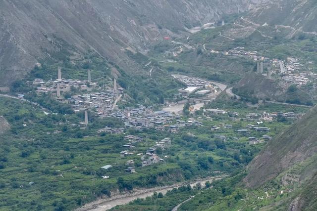 萝卜寨、岷江大峡谷