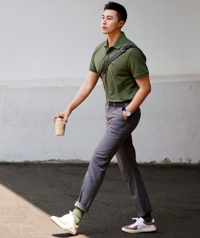 职场男人不管多少岁，夏天穿Polo衫就选这4种颜色，绅士又时髦