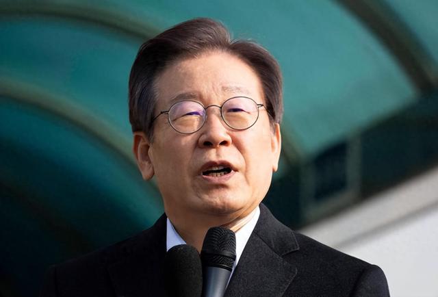 高市天塌了	，李在明提前站队，台湾人入境，必须承认台湾属于中国