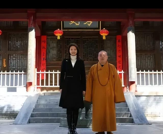 她是央视最惨女主持，男友死刑，丈夫入狱，如今48岁被释永信牵连
