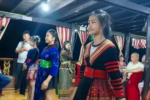 亚洲最穷国，落后中国30年，女性却惊人开放，很多土豪都想去定居