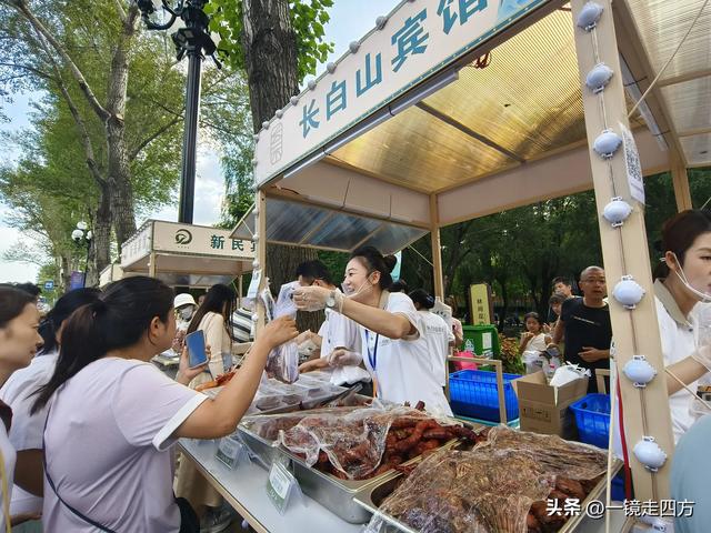 周末16点，长春新民大街又准时变身步行街，市集和舞台开放