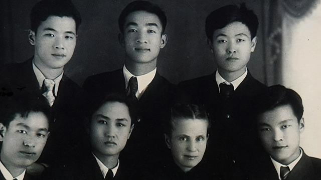 老同志为啥集体反对李鹏当部长？陈云拍桌子：年轻人上不来咋整！
