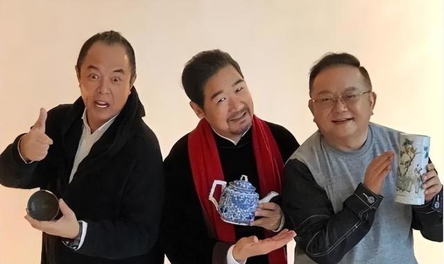 事实证明，被传卖掉上亿豪宅移民美国的王刚，已经走上另一条大道